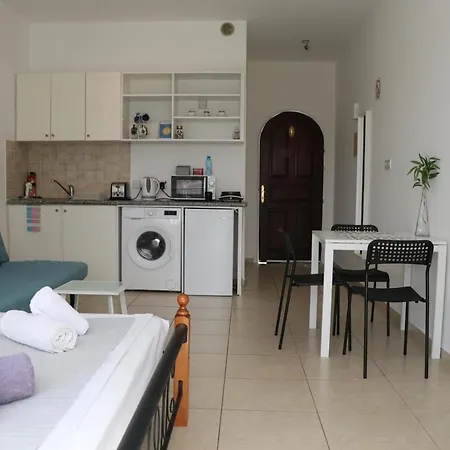 In Kato & 10 Min To Venus Пафос