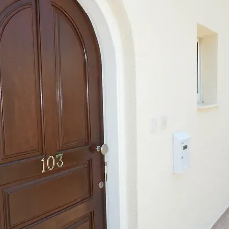 In Kato & 10 Min To Venus Апартаменты